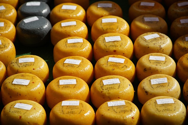 Verse ingrediënten op een levendige markt, klaar voor stamppot